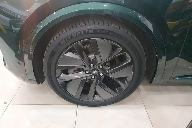 Used Li Auto L9 2022 Max model Left Front Wheel Hub