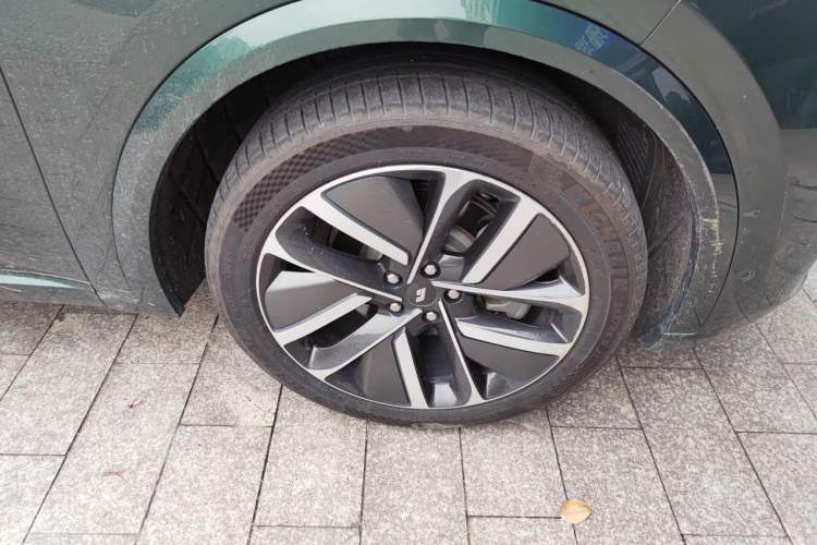 Used Li Auto L9 2022 Max model Right Front Wheel Hub