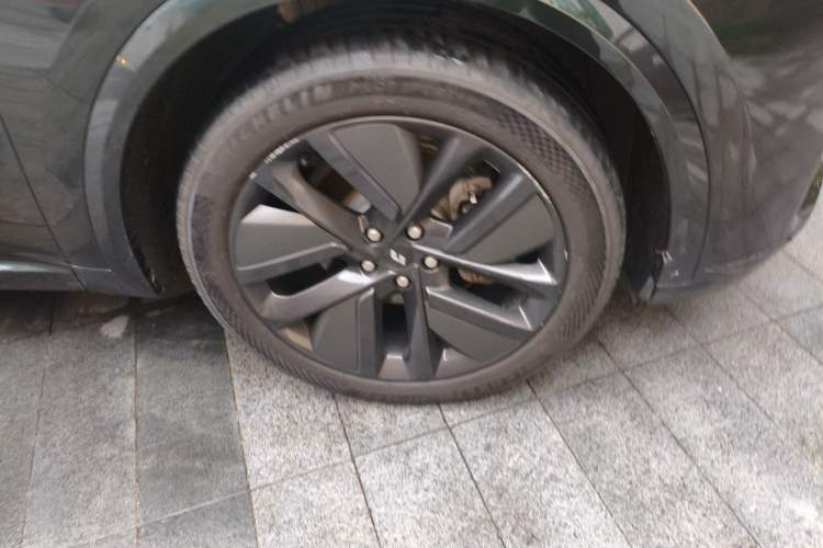 Used Li Auto L9 2022 Max model Right Front Wheel Hub