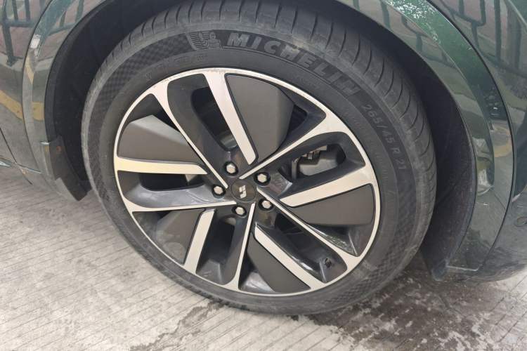 Used Li Auto L9 2022 Max model Right Front Wheel Hub