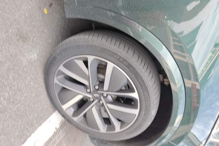 Used Li Auto L9 2022 Max model Right Front Wheel Hub