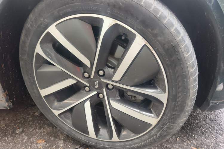 Used Li Auto L9 2022 Max model Right Front Wheel Hub