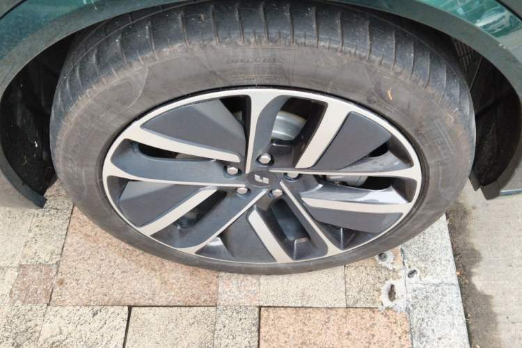 Used Li Auto L9 2022 Max model Right Front Wheel Hub