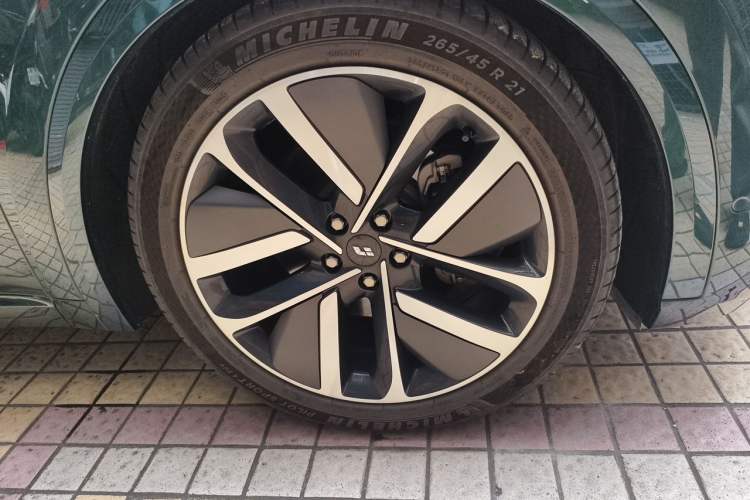 Used Li Auto L9 2022 Max model Right Front Wheel Hub