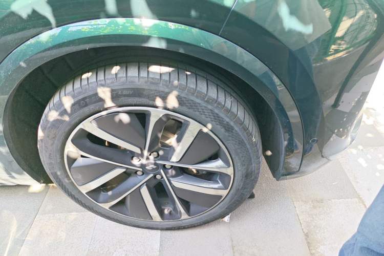 Used Li Auto L9 2022 Max model Right Front Wheel Hub