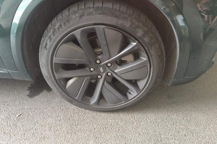 Used Li Auto L9 2022 Max model Right Front Wheel Hub
