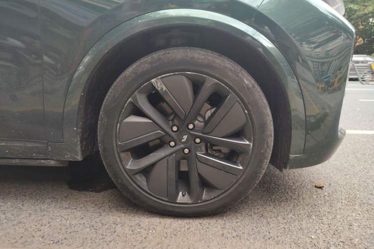 Used Li Auto L9 2022 Max model Right Front Wheel Hub