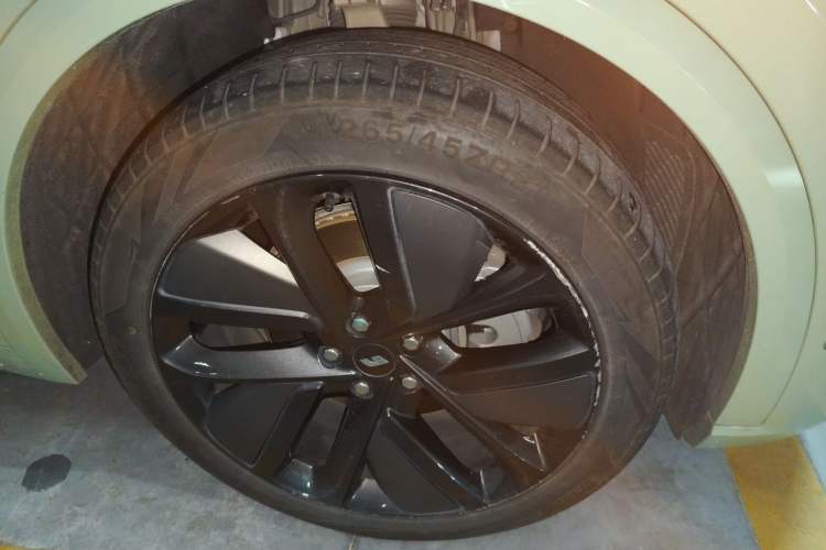 Used Li Auto L9 2022 Max model Right Front Wheel Hub