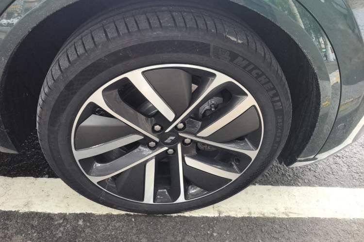 Used Li Auto L9 2022 Max model Right Front Wheel Hub