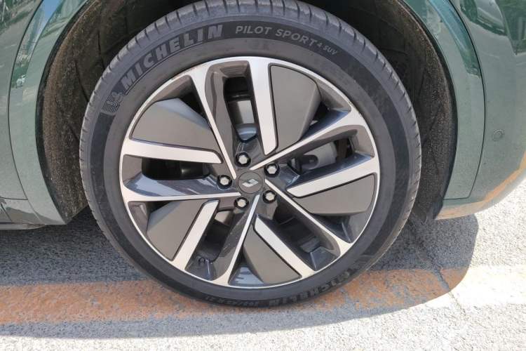 Used Li Auto L9 2022 Max model Right Front Wheel Hub