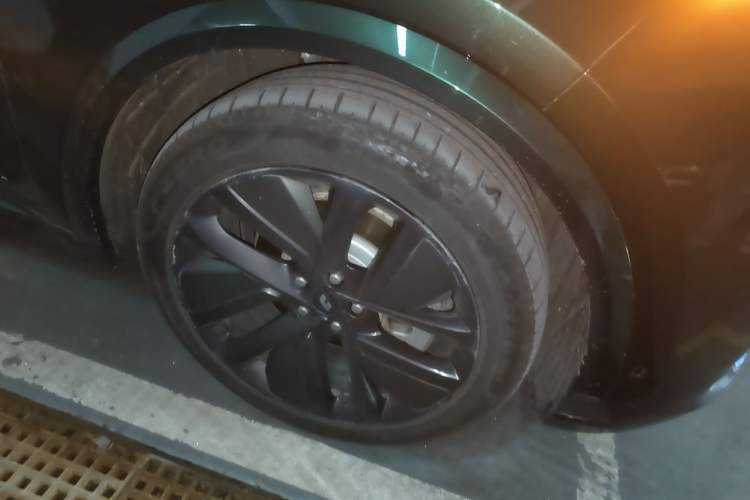 Used Li Auto L9 2022 Max model Right Front Wheel Hub