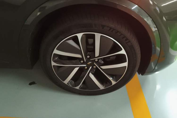 Used Li Auto L9 2022 Max model Right Front Wheel Hub