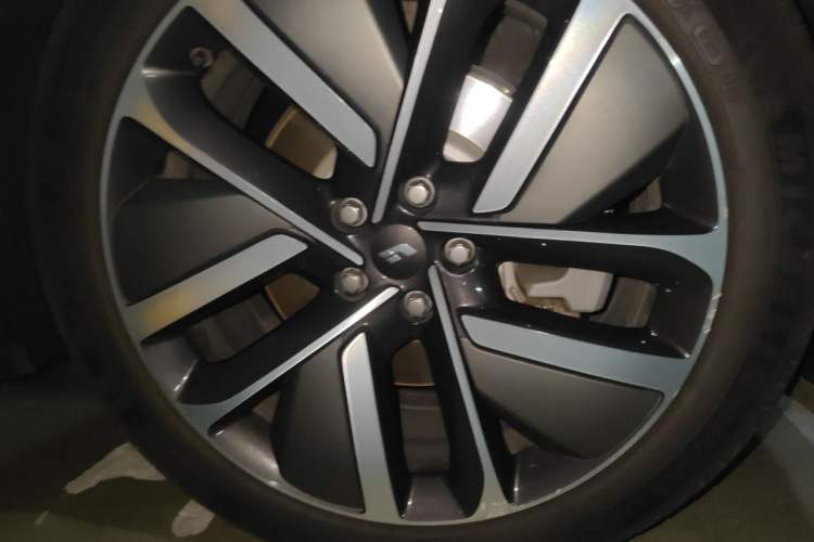 Used Li Auto L9 2022 Max model Right Front Wheel Hub