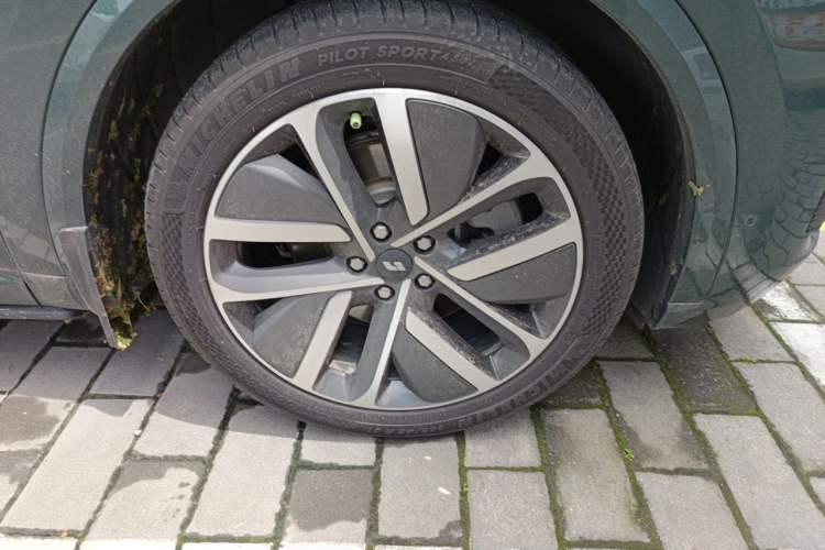 Used Li Auto L9 2022 Max model Right Front Wheel Hub
