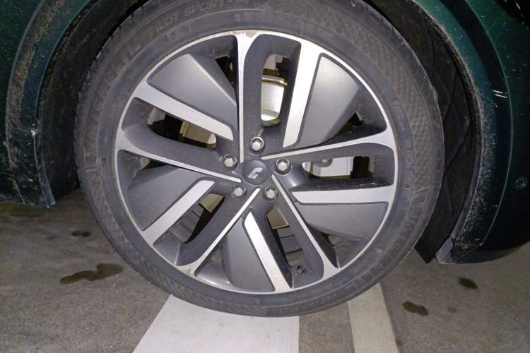 Used Li Auto L9 2022 Max model Right Front Wheel Hub