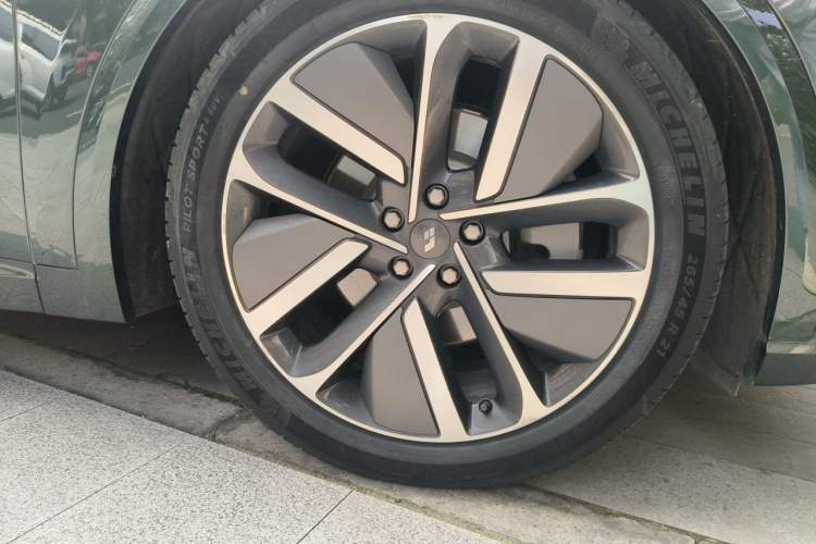 Used Li Auto L9 2022 Max model Right Front Wheel Hub