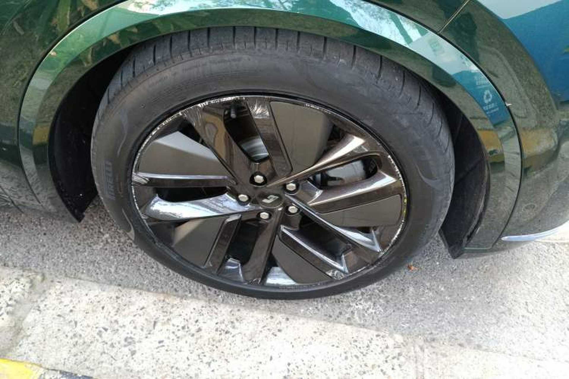 Used Li Auto L9 2022 Max model Right Front Wheel Hub