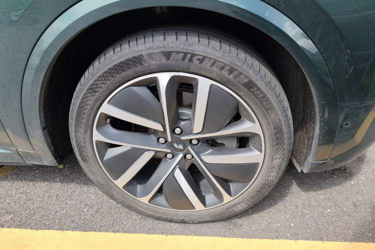 Used Li Auto L9 2022 Max model Right Front Wheel Hub