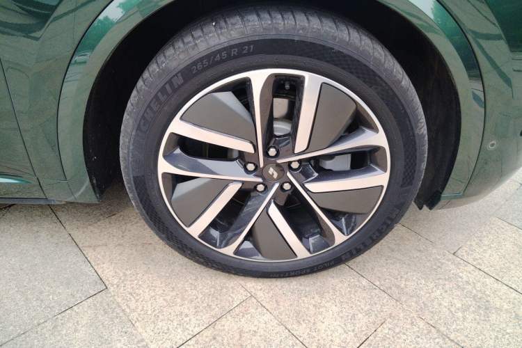 Used Li Auto L9 2022 Max model Right Front Wheel Hub