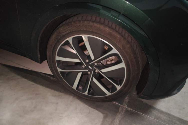 Used Li Auto L9 2022 Max model Right Front Wheel Hub