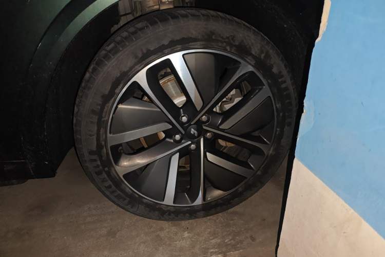 Used Li Auto L9 2022 Max model Right Front Wheel Hub