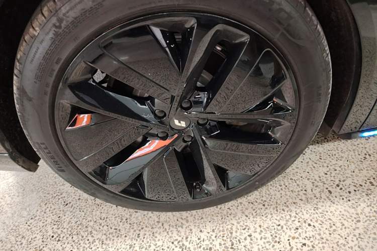 Used Li Auto L9 2022 Max model Right Rear Wheel Hub