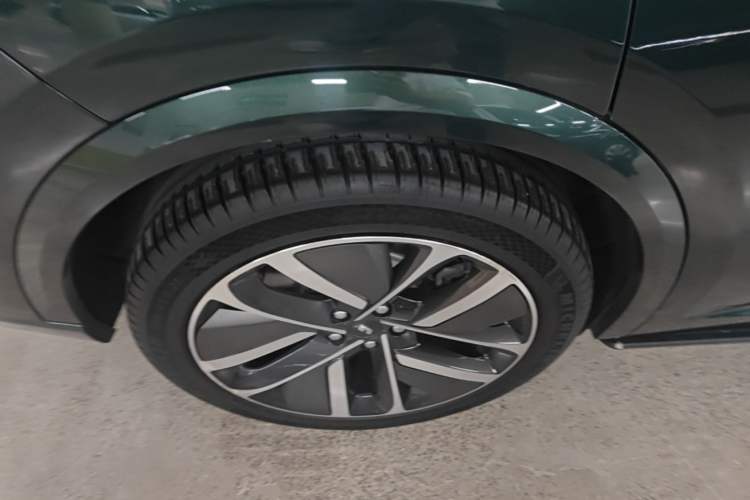 Used Li Auto L9 2022 Max model Right Rear Wheel Hub