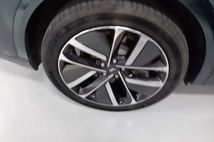Used Li Auto L9 2022 Max model Right Rear Wheel Hub