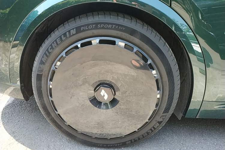 Used Li Auto L9 2022 Max model Right Rear Wheel Hub