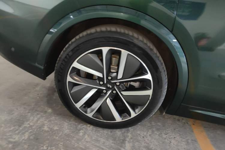 Used Li Auto L9 2022 Max model Right Rear Wheel Hub