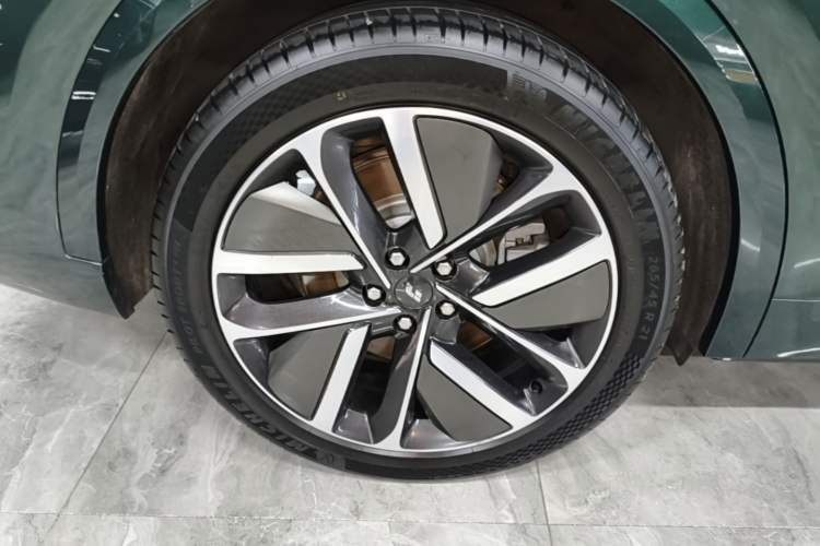 Used Li Auto L9 2022 Max model Right Rear Wheel Hub