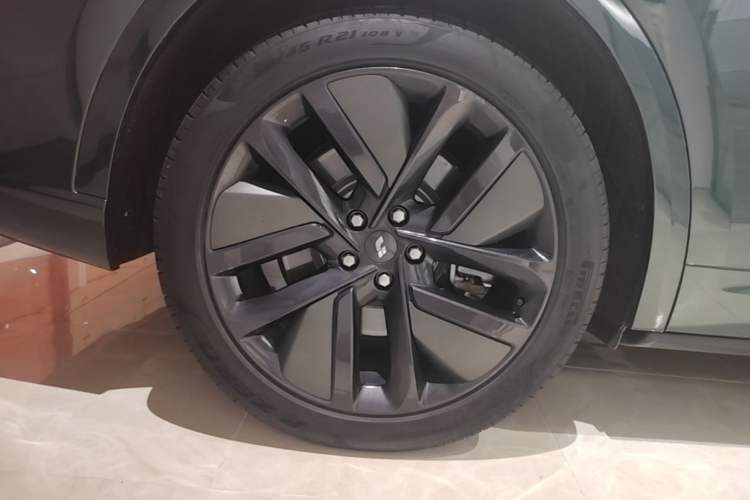 Used Li Auto L9 2022 Max model Right Rear Wheel Hub