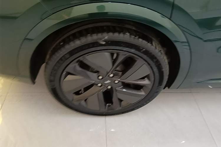 Used Li Auto L9 2022 Max model Right Rear Wheel Hub