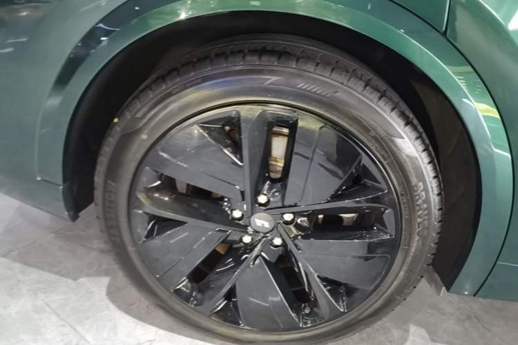 Used Li Auto L9 2022 Max model Right Rear Wheel Hub