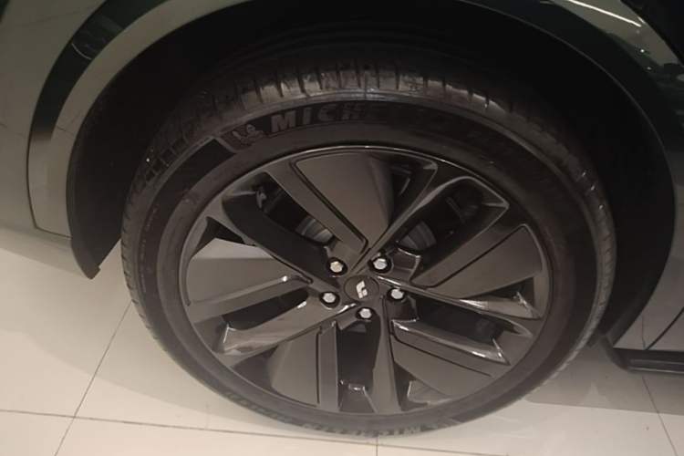 Used Li Auto L9 2022 Max model Right Rear Wheel Hub