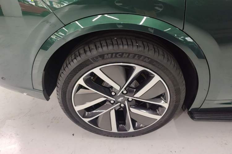 Used Li Auto L9 2022 Max model Right Rear Wheel Hub