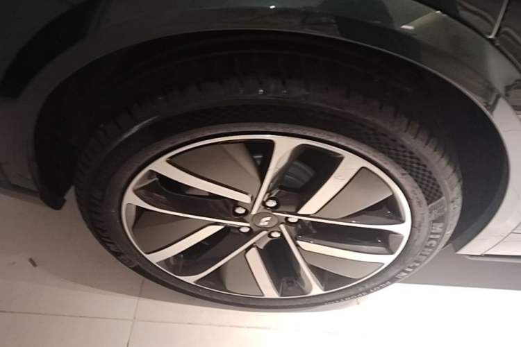 Used Li Auto L9 2022 Max model Right Rear Wheel Hub