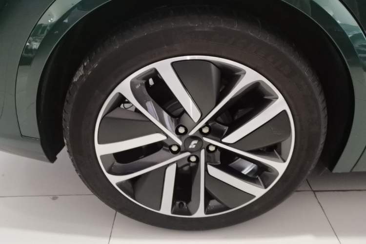 Used Li Auto L9 2022 Max model Right Rear Wheel Hub