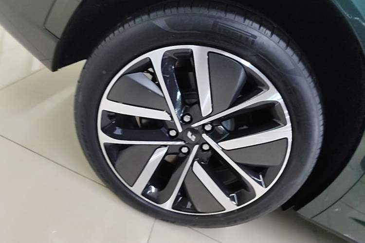 Used Li Auto L9 2022 Max model Right Rear Wheel Hub
