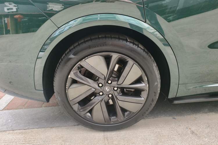 Used Li Auto L9 2022 Max model Right Rear Wheel Hub