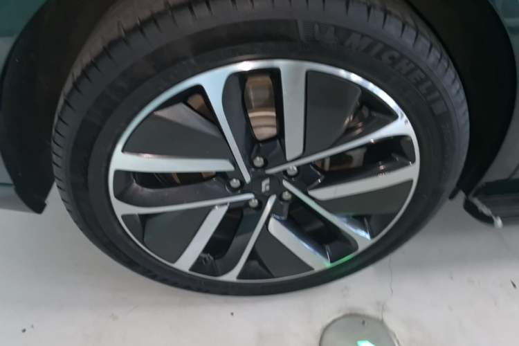 Used Li Auto L9 2022 Max model Right Rear Wheel Hub
