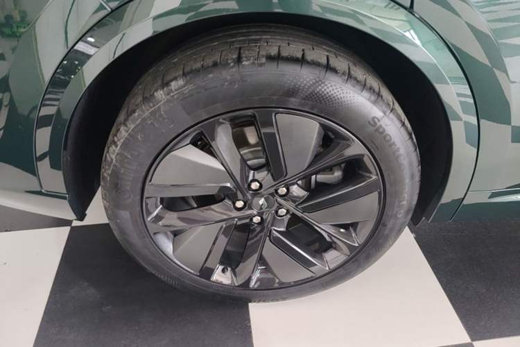 Used Li Auto L9 2022 Max model Right Rear Wheel Hub