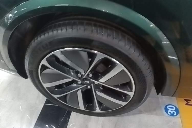 Used Li Auto L9 2022 Max model Right Rear Wheel Hub