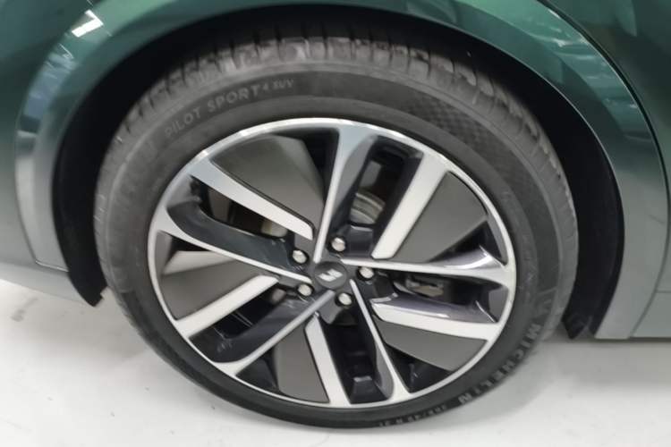 Used Li Auto L9 2022 Max model Right Rear Wheel Hub