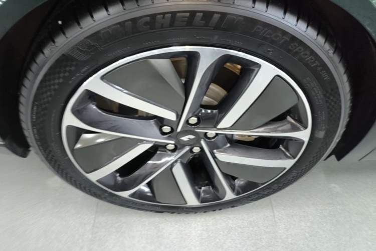 Used Li Auto L9 2022 Max model Right Rear Wheel Hub