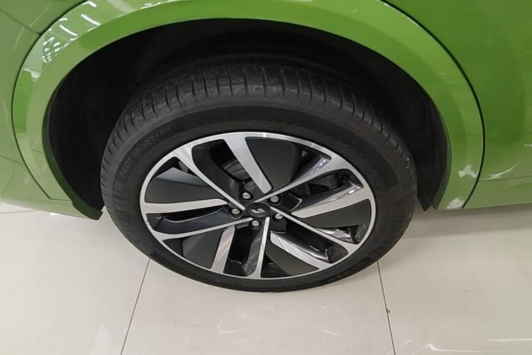 Used Li Auto L9 2022 Max model Right Rear Wheel Hub