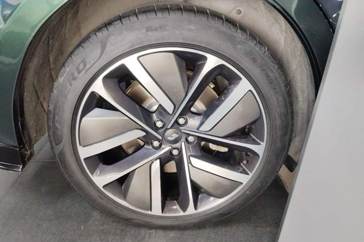 Used Li Auto L9 2022 Max model Right Rear Wheel Hub
