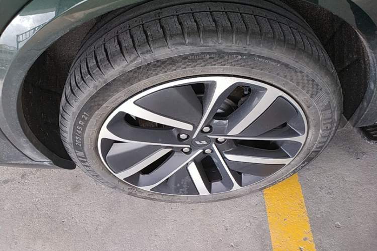 Used Li Auto L9 2022 Max model Right Rear Wheel Hub