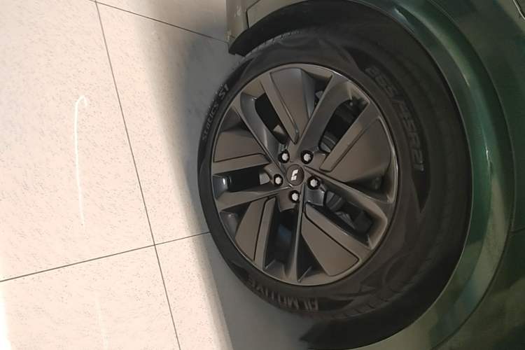 Used Li Auto L9 2022 Max model Right Rear Wheel Hub