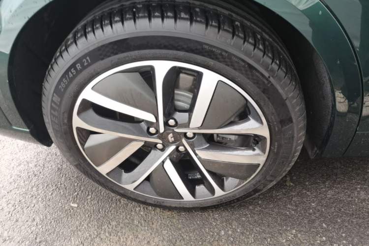 Used Li Auto L9 2022 Max model Right Rear Wheel Hub